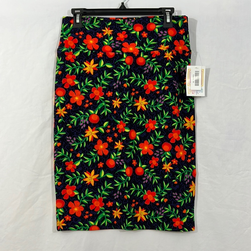 Brand new LulaRoe Cassie skirt size M